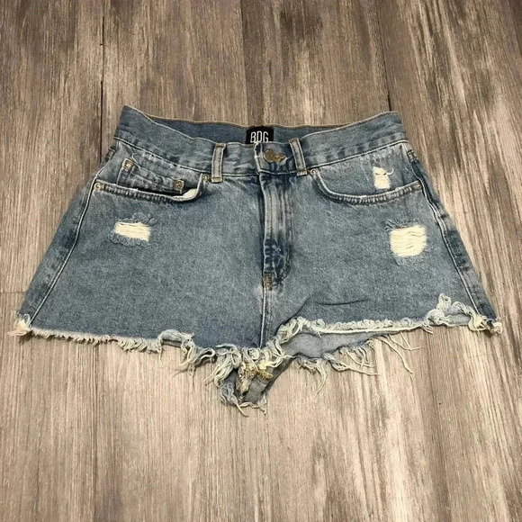 Urban Outfitters BDG Essential Mid-Rise Denim Shorts Women's‎ Size 28 - Picture 1 of 7